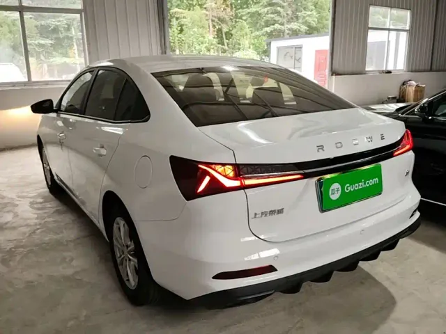 Roewe i5 — Фото автомобиля 4