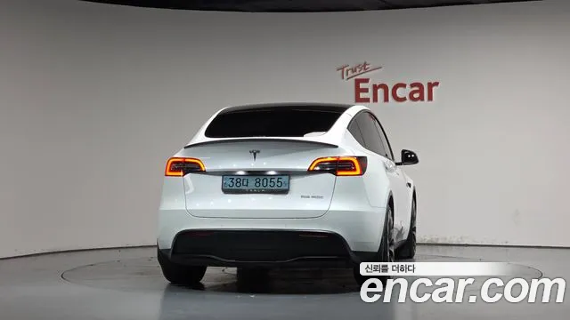 Tesla Model Y — Фото автомобиля 4