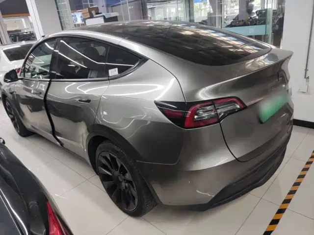 Tesla Model Y — Фото автомобиля 4