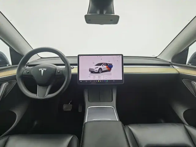 Tesla Model Y — Фото автомобиля 5