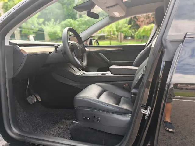 Tesla Model Y — Фото автомобиля 6