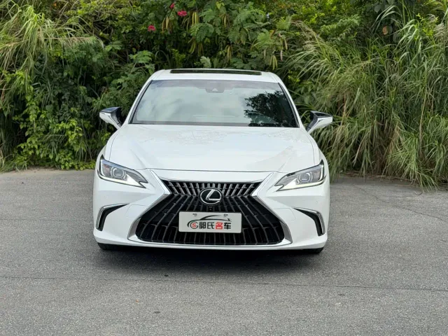Lexus ES — Фото автомобиля 2