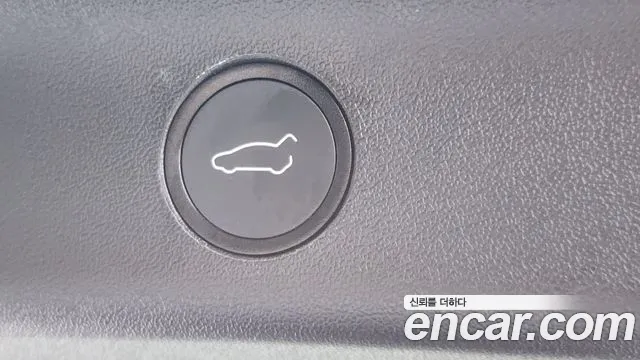 Tesla Model Y — Фото автомобиля 30