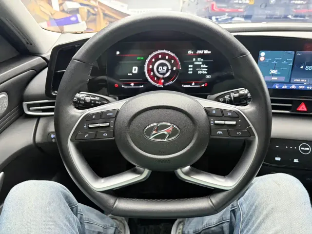 Hyundai Elantra — Фото автомобиля 18