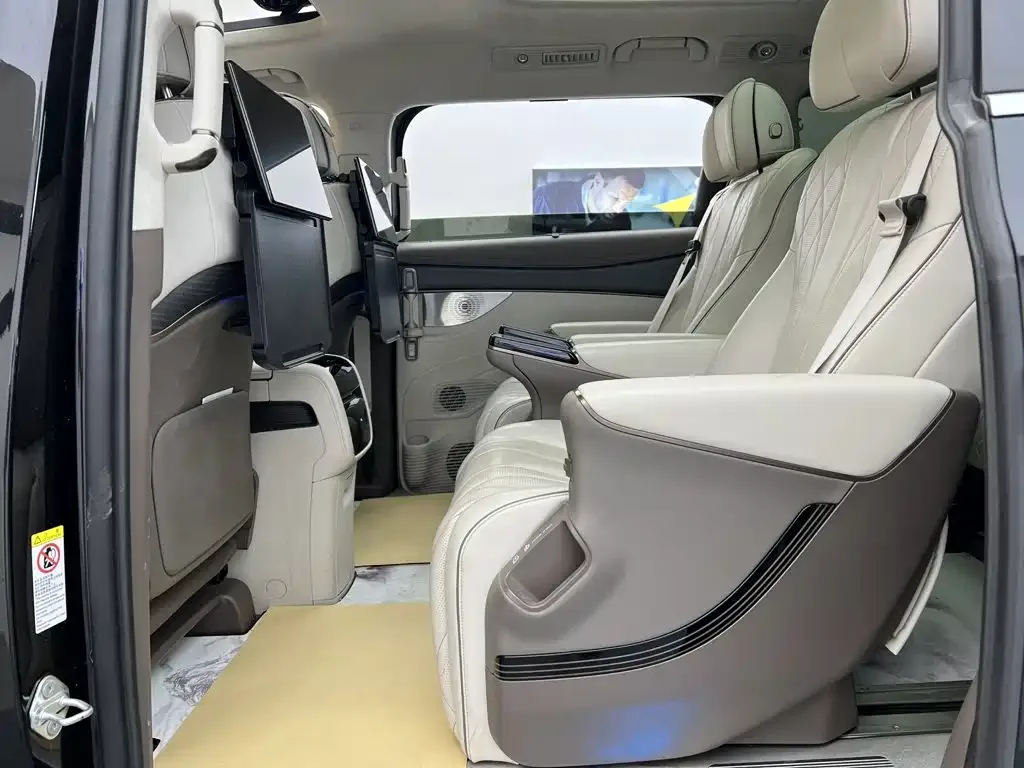 Denza Denza D9 2022 DM-i 970 AWD Flagship — Фото автомобиля 13