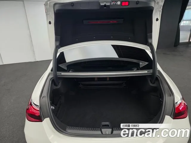 Mercedes-Benz E-Class — Фото автомобиля 19