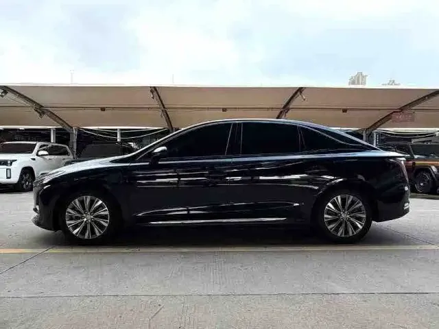 Hongqi E-QM5 — Фото автомобиля 9