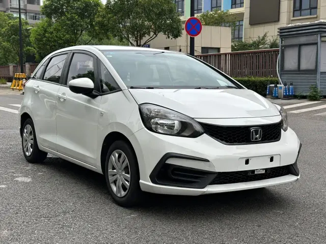 Honda Fit — Фото автомобиля 3