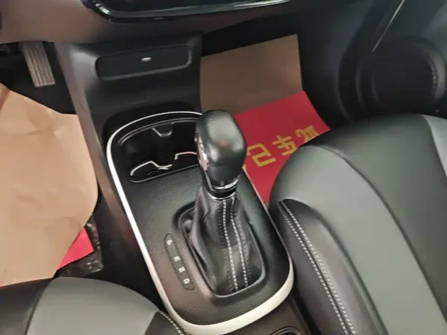 Roewe Clever — Фото автомобиля 13