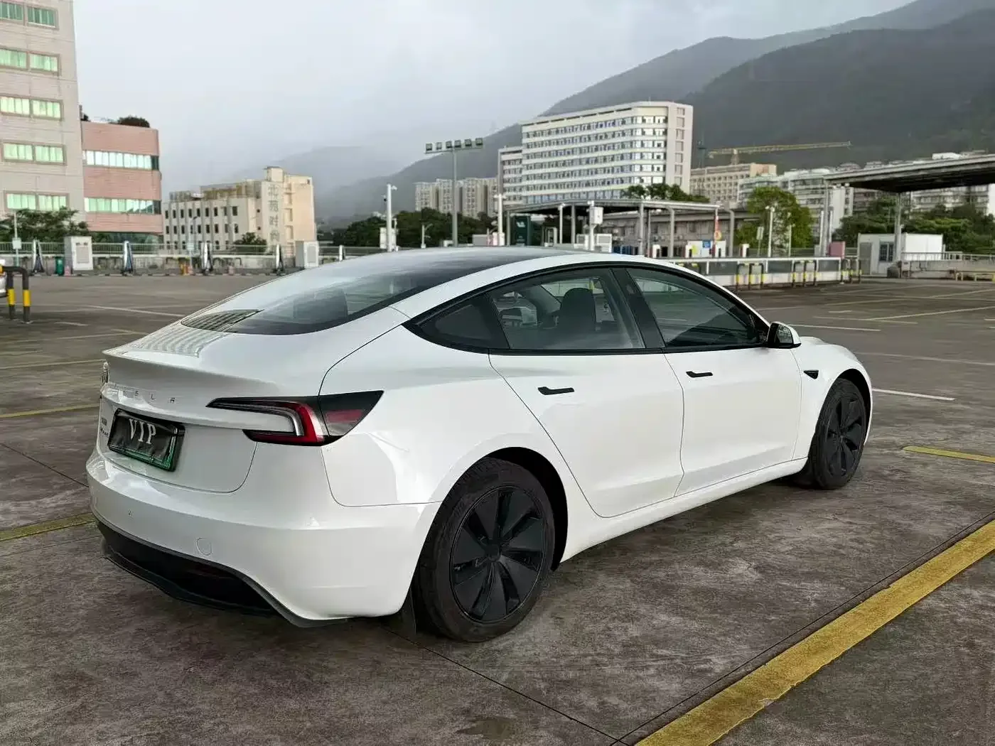 Tesla Model 3 2025 Model Long Range Rear-Wheel Drive — Фото автомобиля 9