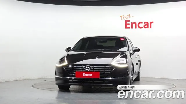 Hyundai Sonata Sonata (DN8) 2.0 LPG(Для маломобильных пассажиров) — Фото автомобиля 3