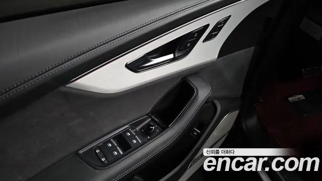 Audi Q8 55 TFSI quattro Premium — Фото автомобиля 23
