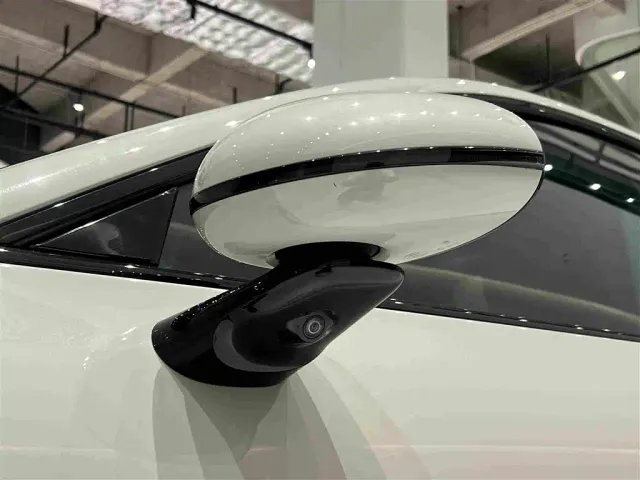 Xiaomi SU7 — Фото автомобиля 11