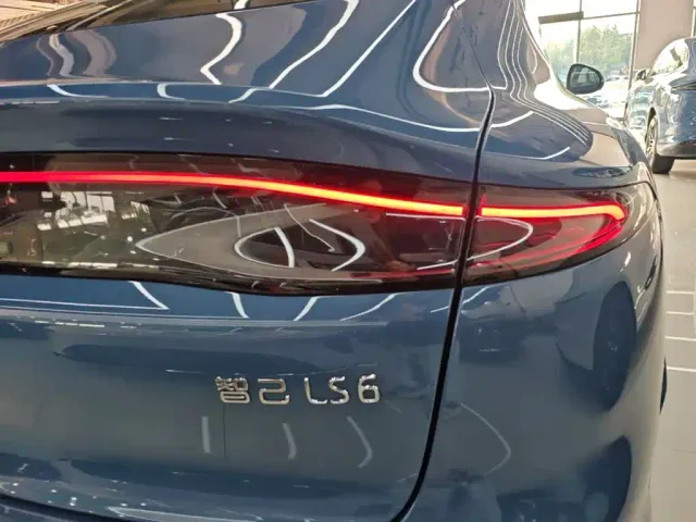 IM Motors LS6 — Фото автомобиля 7