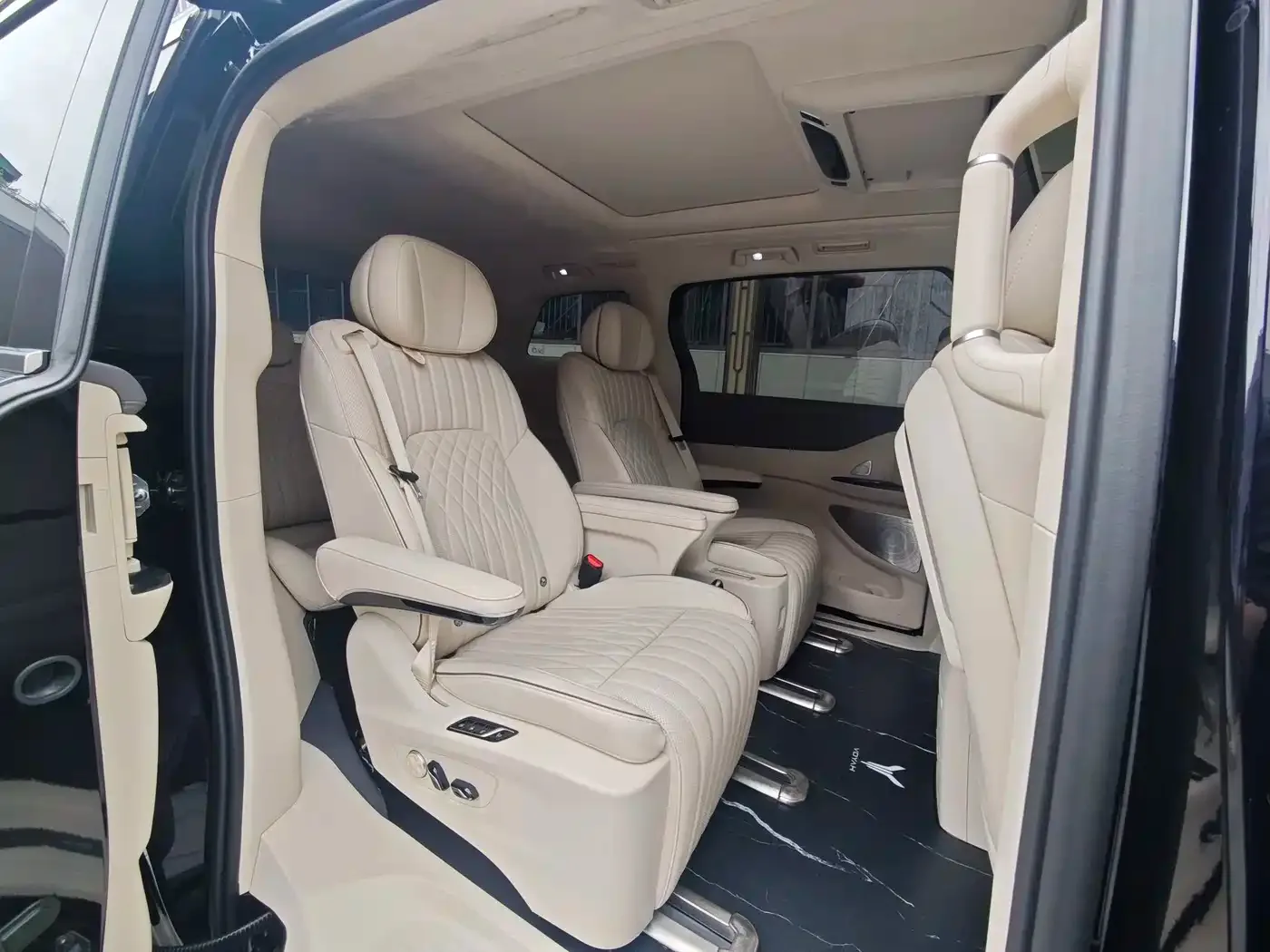 Voyah Auto Voyah Dreamer 2024 PHEV Extended Range Flagship Edition — Фото автомобиля 17