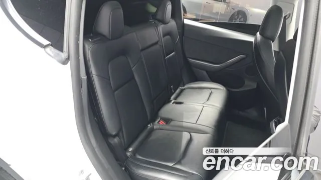 Tesla Model Y — Фото автомобиля 10
