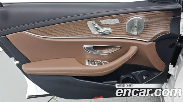 Mercedes-Benz E-Class — Фото автомобиля 21