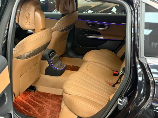Mercedes-Benz E-Class — Фото автомобиля 12