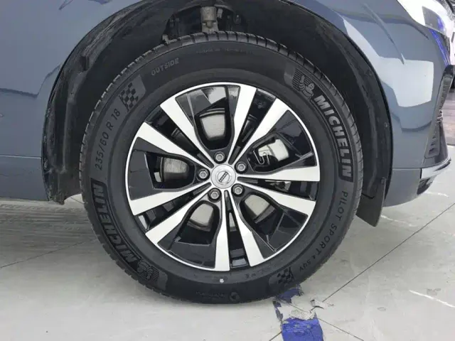 Volvo XC60 — Фото автомобиля 6