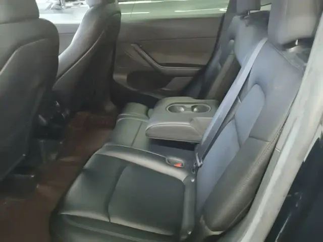 Tesla Model Y — Фото автомобиля 16