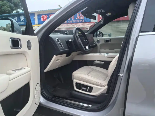 Li Auto L8 — Фото автомобиля 10