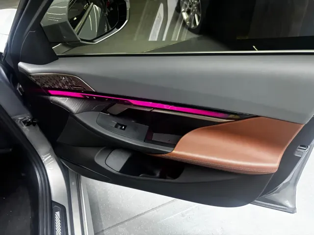 BMW 5 Series — Фото автомобиля 12