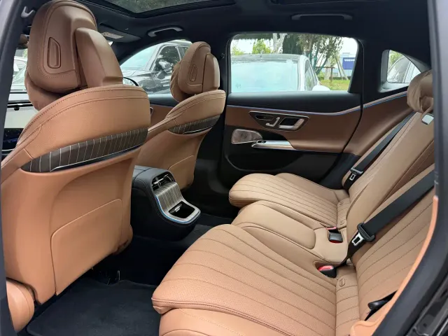 Mercedes-Benz E-Class — Фото автомобиля 5