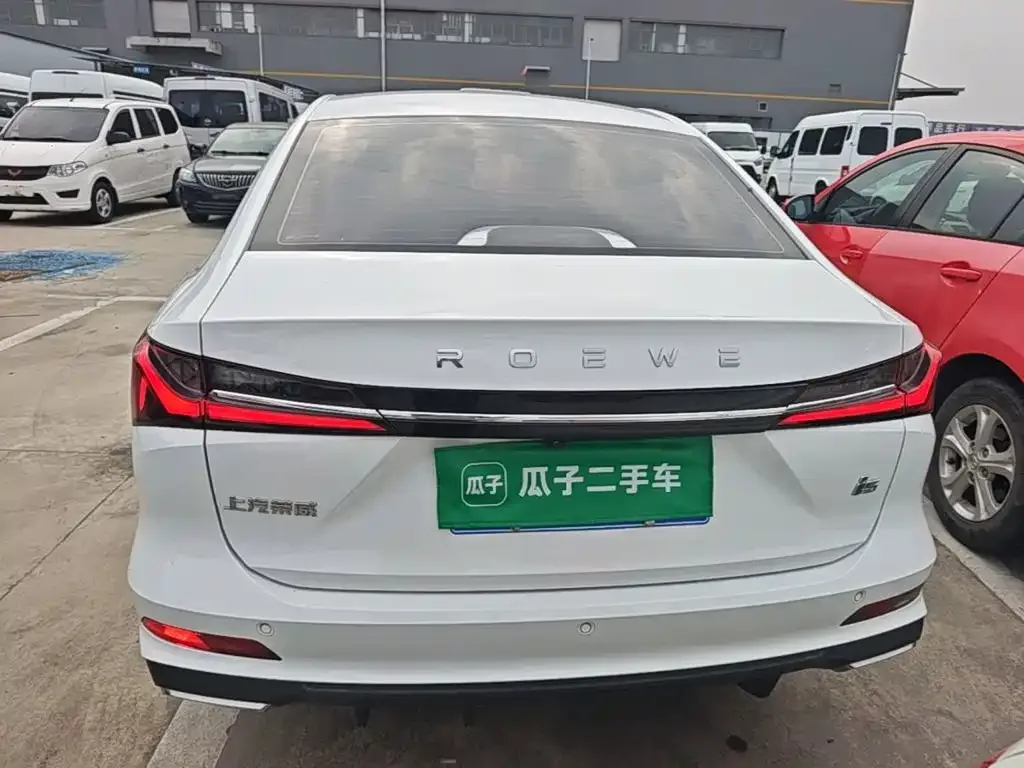 Roewe Roewe i5 2023 1.5L CVT Honor Edition — Фото автомобиля 5