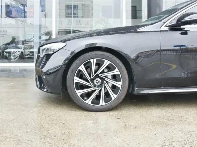 Mercedes-Benz E-Class — Фото автомобиля 8