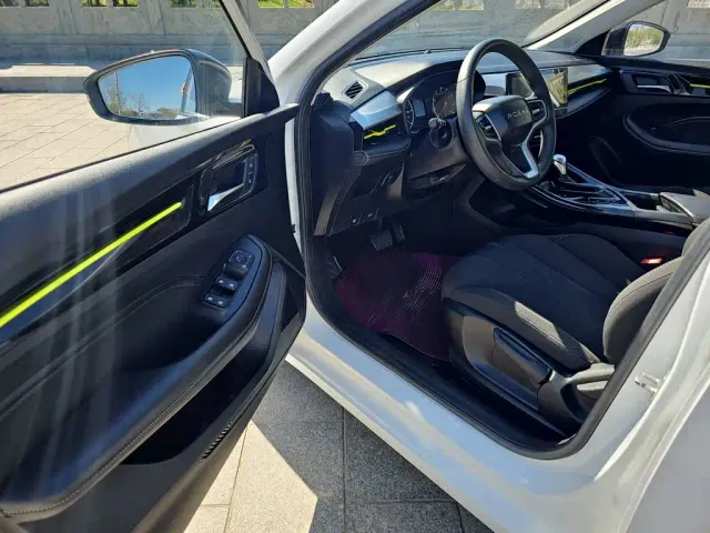 Roewe i5 — Фото автомобиля 17