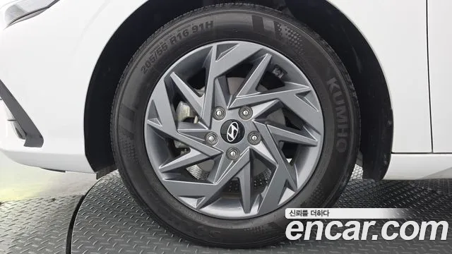 Hyundai Avante CN7 — Фото автомобиля 5
