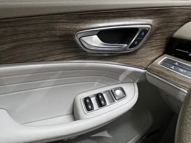 Roewe iMAX8 — Фото автомобиля 13