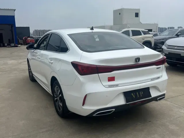 Changan Eado — Фото автомобиля 16