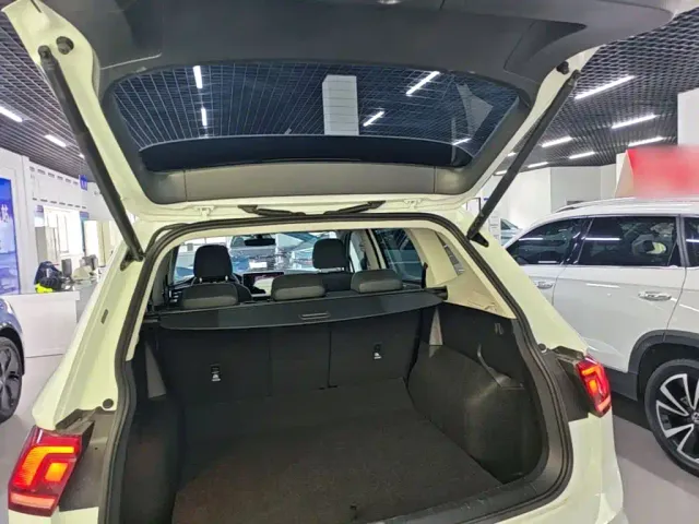 Volkswagen Tiguan L — Фото автомобиля 18
