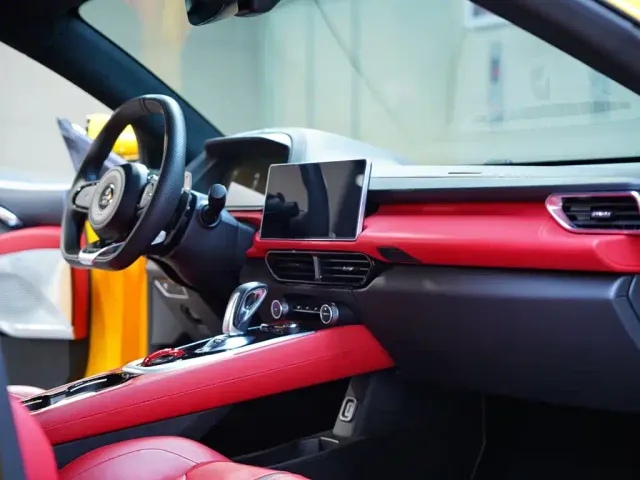 Lotus Emira — Фото автомобиля 25