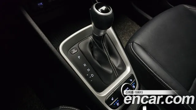 Hyundai Venue — Фото автомобиля 12