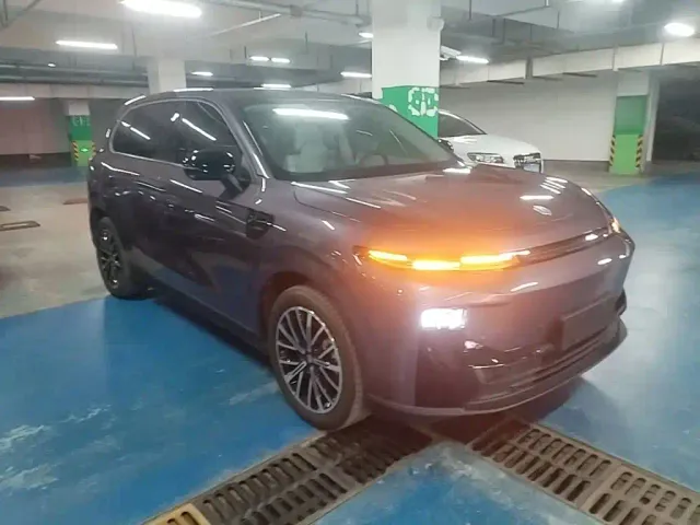 Leapmotor B10 — Фото автомобиля 3