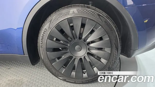 Tesla Model Y — Фото автомобиля 6
