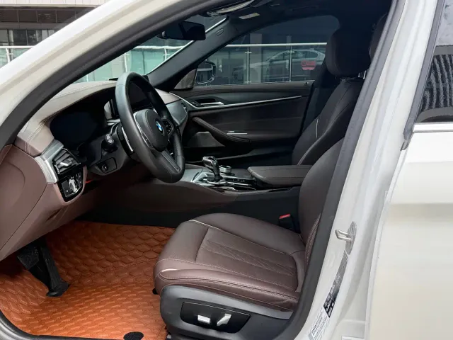 BMW 5 Series — Фото автомобиля 6