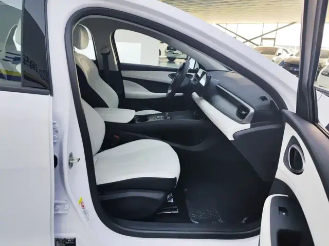 BYD Seal 05 DM-i — Фото автомобиля 8