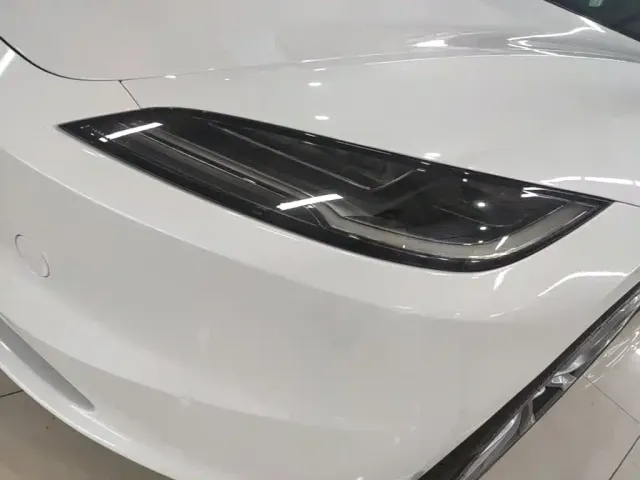 Tesla Model 3 — Фото автомобиля 23