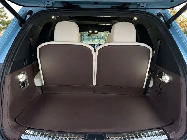 Li Auto L8 — Фото автомобиля 22