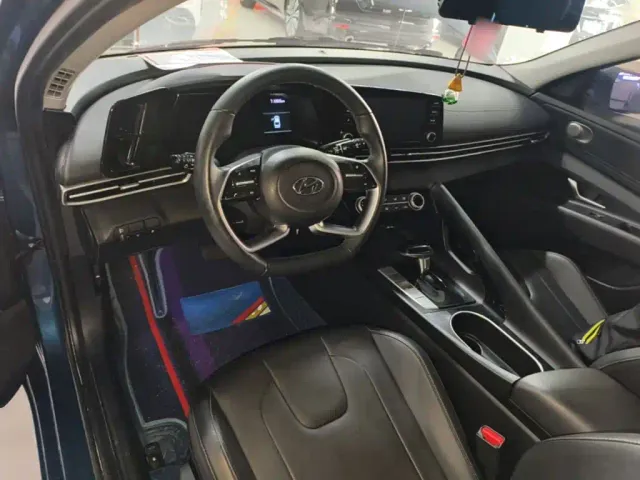 Hyundai Elantra — Фото автомобиля 9