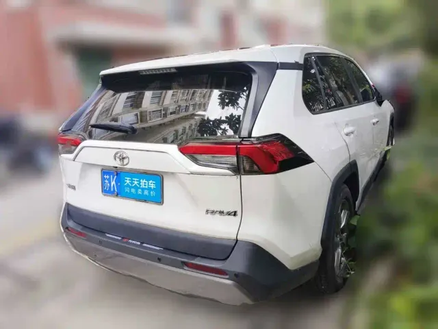 Toyota RAV4 — Фото автомобиля 2