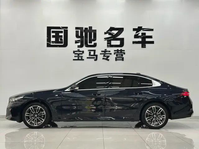 BMW 5 Series — Фото автомобиля 5
