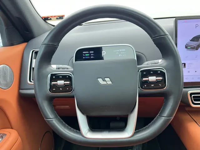 Li Auto L7 — Фото автомобиля 13