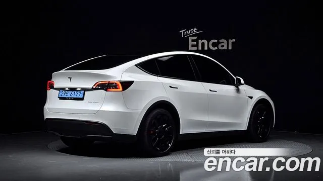 Tesla Model Y — Фото автомобиля 2