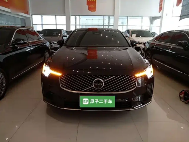 Volvo S90 — Фото автомобиля 2