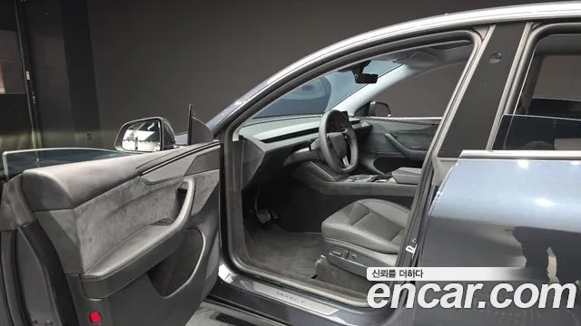 Tesla Model Y — Фото автомобиля 9