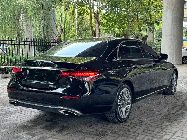 Mercedes-Benz E-Class — Фото автомобиля 5